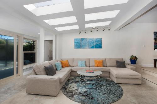Oasis with pool and music studio by BENVENU, Los Angeles (photo 7)