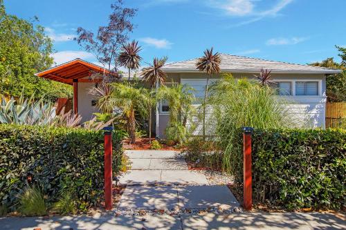Oasis with pool and music studio by BENVENU, Los Angeles (photo 5)