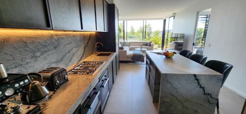 kuhinja, Penthouse perfection with private rooftop pool in Waterloo