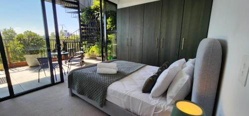 Sadržaji, Penthouse perfection with private rooftop pool in Waterloo