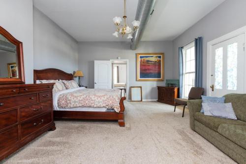 Riverview Loft! Downtown Alton in Alton (IL)