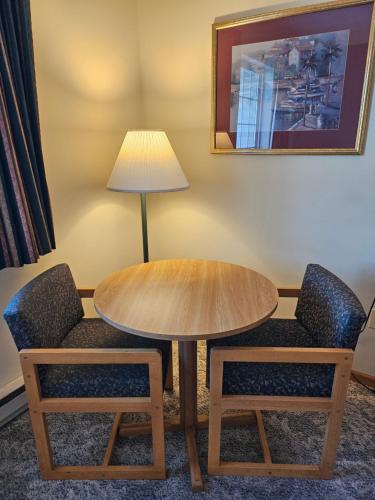 Budget Host Inn & Suites - image 13