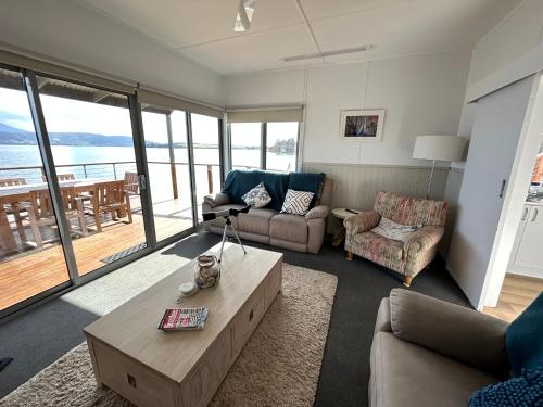 On the Waters Edge in Sandford