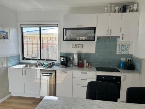 Konyha, On the Waters Edge in Sandford