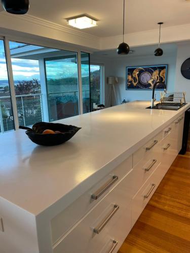 Lipscombe Escape panoramic views luxury and space