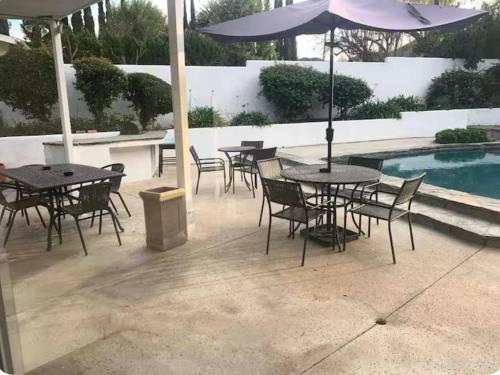 Beautiful 4BD and 3BA Pool Jacuzzi Vacation Home, Los Angeles (photo 6)