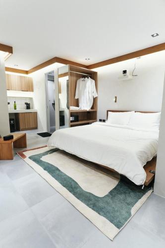 The Kin House - Stay in Art Poblacion, Manila