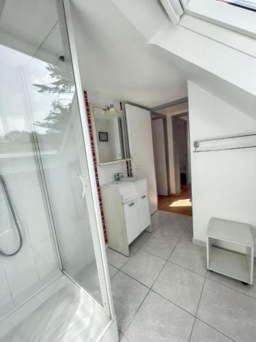 House with 4 bedrooms in Fouesnant with enclosed garden and WiFi 3 km from the beach - image 13
