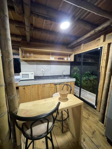 Kitchen, Glamping Manzara in Manizales