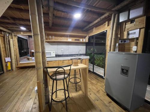 Kitchen, Glamping Manzara in Manizales