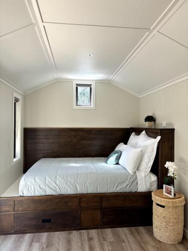 Two Off Grid Country Cabins 1 Double Bed in Each in Waitoki