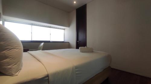 Apartment 3BR with River View in City Center at Sumatra36 Surabaya By Travelio - image 2