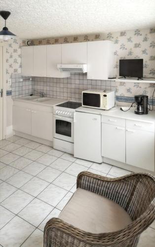 кухня, Maison confortable à Vergezac avec terrasse (Maison confortable a Vergezac avec terrasse) in Mende