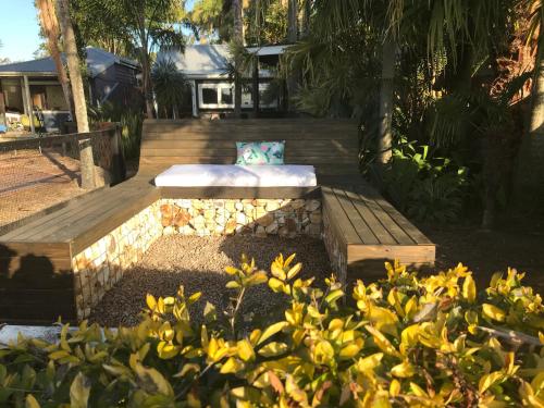 Pearl Cottage - Stunning River Front Cottage with Pool in Dunbogan