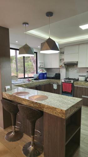 Casa Moderna con Piscina y Espacios al Aire Libre en Ciudad Celeste, Samborondon in Samborondon