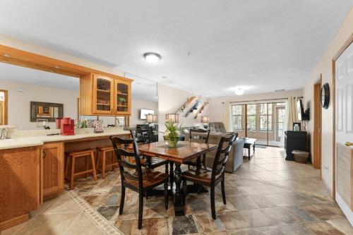 Quiet Cove condo - image 9