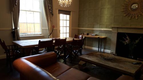 City Retreat Edinburgh ApartHotels - image 8