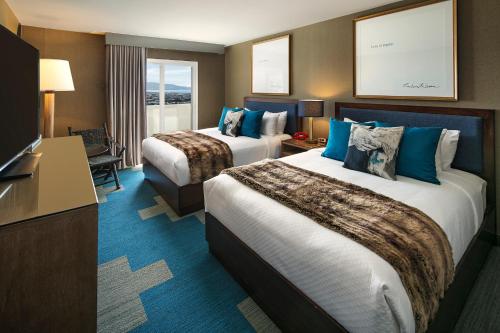 2 queen beds