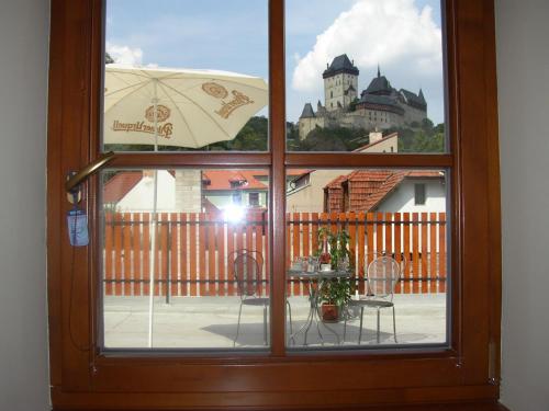 Erkély/terasz, Pension a Restaurace Vyhlidka in Karlstejn