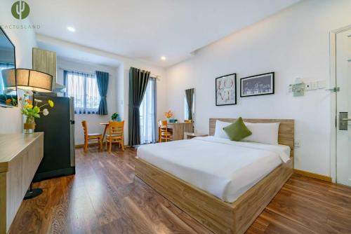 Deluxe Studio with Balcony