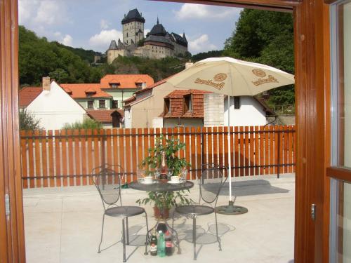 Erkély/terasz, Pension a Restaurace Vyhlidka in Karlstejn