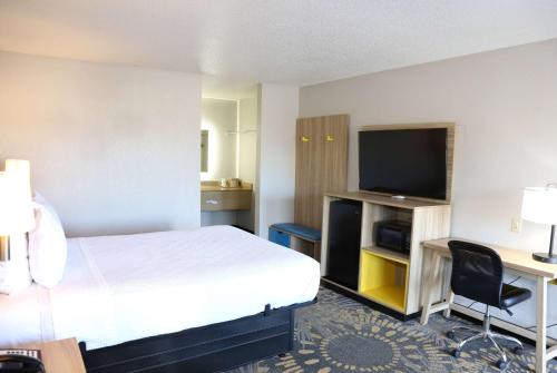 Queen Room - Disability Access/Smoking