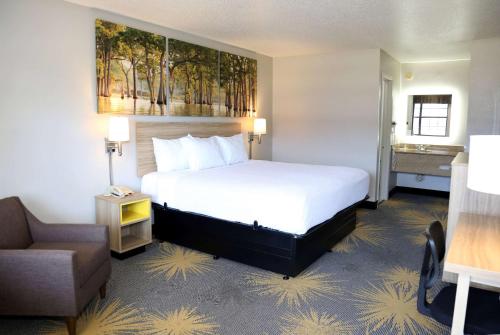Days Inn by Wyndham Monroe - main image