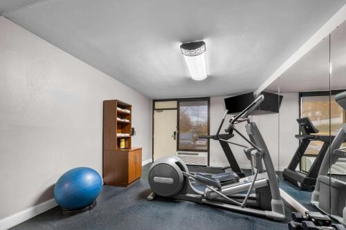 Days Inn by Wyndham Raleigh Midtown in Raleigh, USA