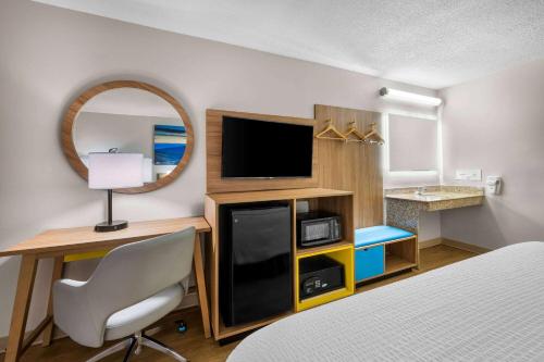 Days Inn by Wyndham Raleigh Midtown - image 10