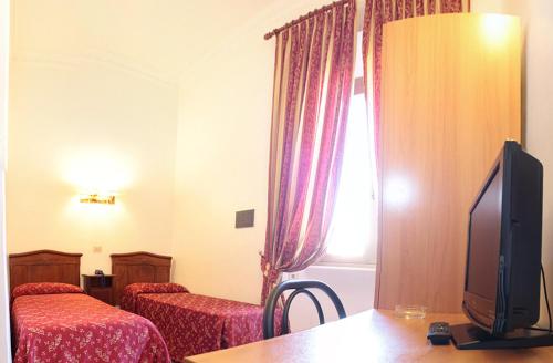 Hotel Euro Quiris - image 2