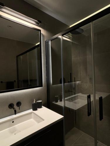 Luxurious Almond Apartment, self check-in 24h, parking, air-conditioning