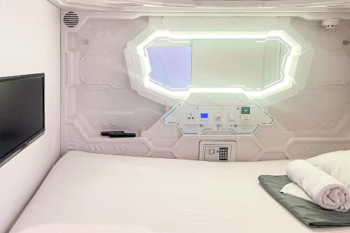 Photo - RedDoorz Hotel Capsule at Batu Tulis