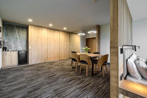 One-Bedroom Apartment with Sea View