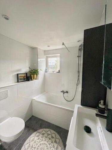 Spacious and Cozy House with Affordable Parking, Ámsterdam (foto 9)