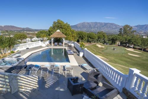 Villa Uno – Stunning 4 bedroom villa with pool, Málaga (photo 4)