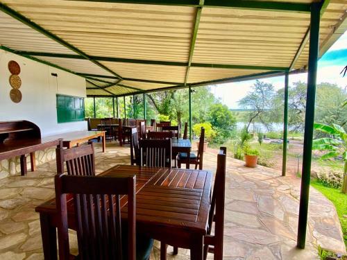 餐飲選擇, Tambuti lodge in 倫杜