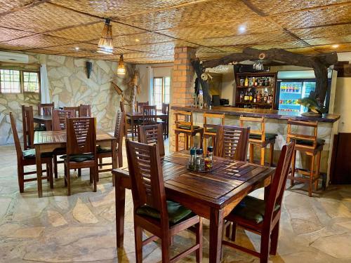 Restaurant, Tambuti lodge in Rundu