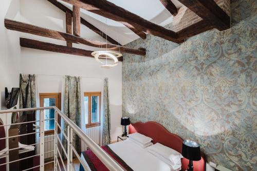 Superior Double Room image 6