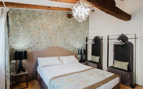 Double Room with Private Bathroom image 1