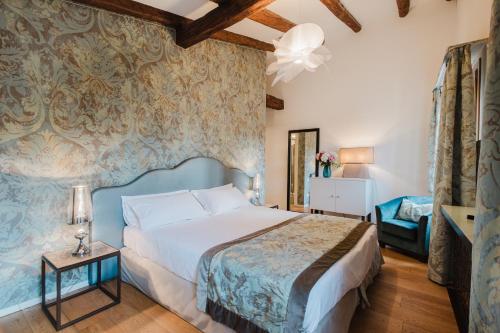 Double Room with Private Bathroom image 10