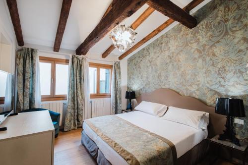 Double Room with Private Bathroom image 5