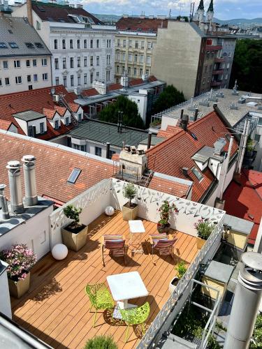 Loft Suite with Terrace image 8