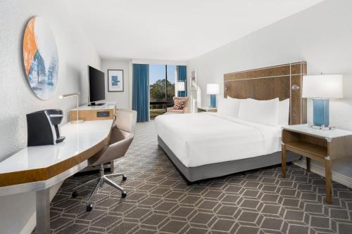 คราวน์ พลาซ่า แจ็กสันวิลล์ แอร์พอร์ต-I-95N บาย IHG (Crowne Plaza Jacksonville Airport/I-95N By IHG) in นอร์ทไซด์