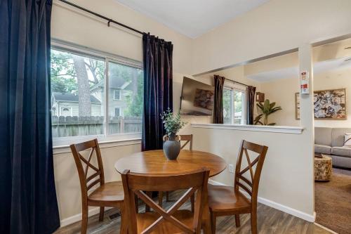 Stylish Sanctuary Near EMU- Ideal for Med Students apts thumb 3