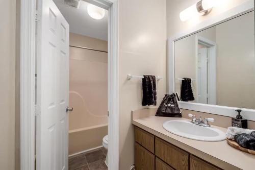 Stylish Sanctuary Near EMU- Ideal for Med Students apts detail