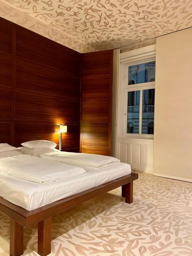 Double Room image 10