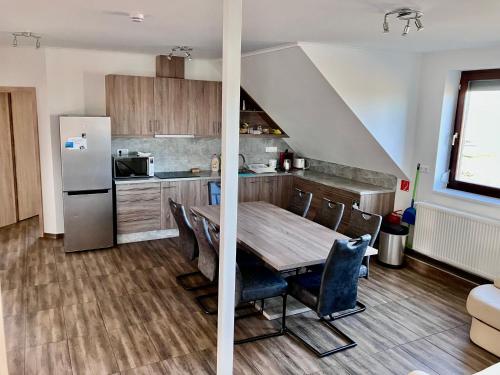 Mátyás Vendégház 3 Rooms Apartment (Matyas Vendeghaz 3 Rooms Apartment) in โซพรอน