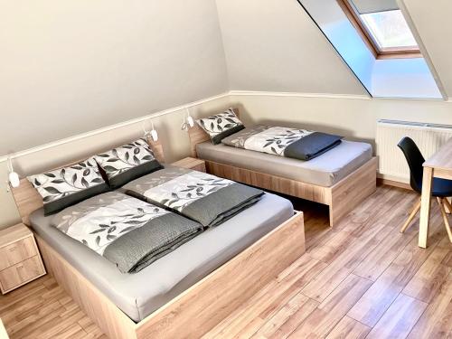 Mátyás Vendégház 3 Rooms Apartment (Matyas Vendeghaz 3 Rooms Apartment) in โซพรอน