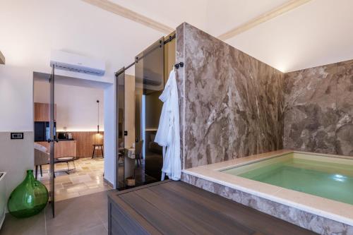 Bathroom, Buone Maniere Exclusive Rooms in Martina Franca