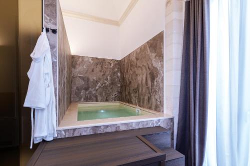 Bathroom, Buone Maniere Exclusive Rooms in Martina Franca